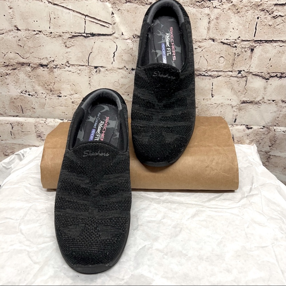 Skechers Commute Knitastic Women's Relaxed Fit Size 7 Black 44915